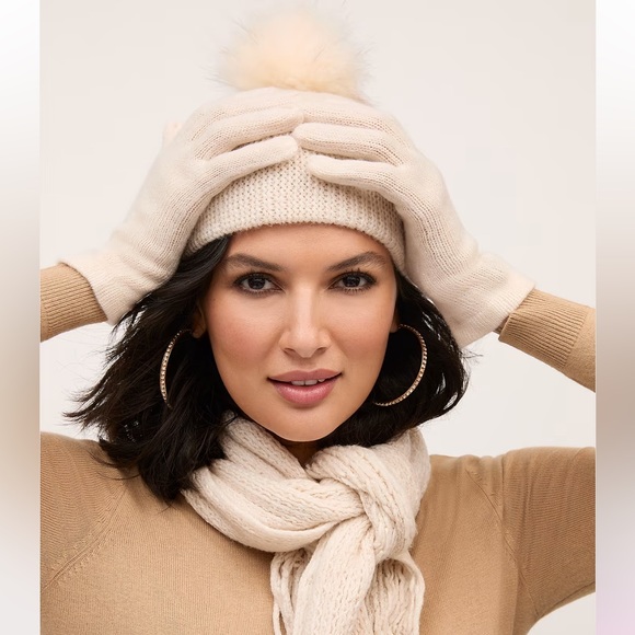 Oatmeal Winter Cabel Knit Hat Scarf and Gloves Gift Set - Picture 2 of 4